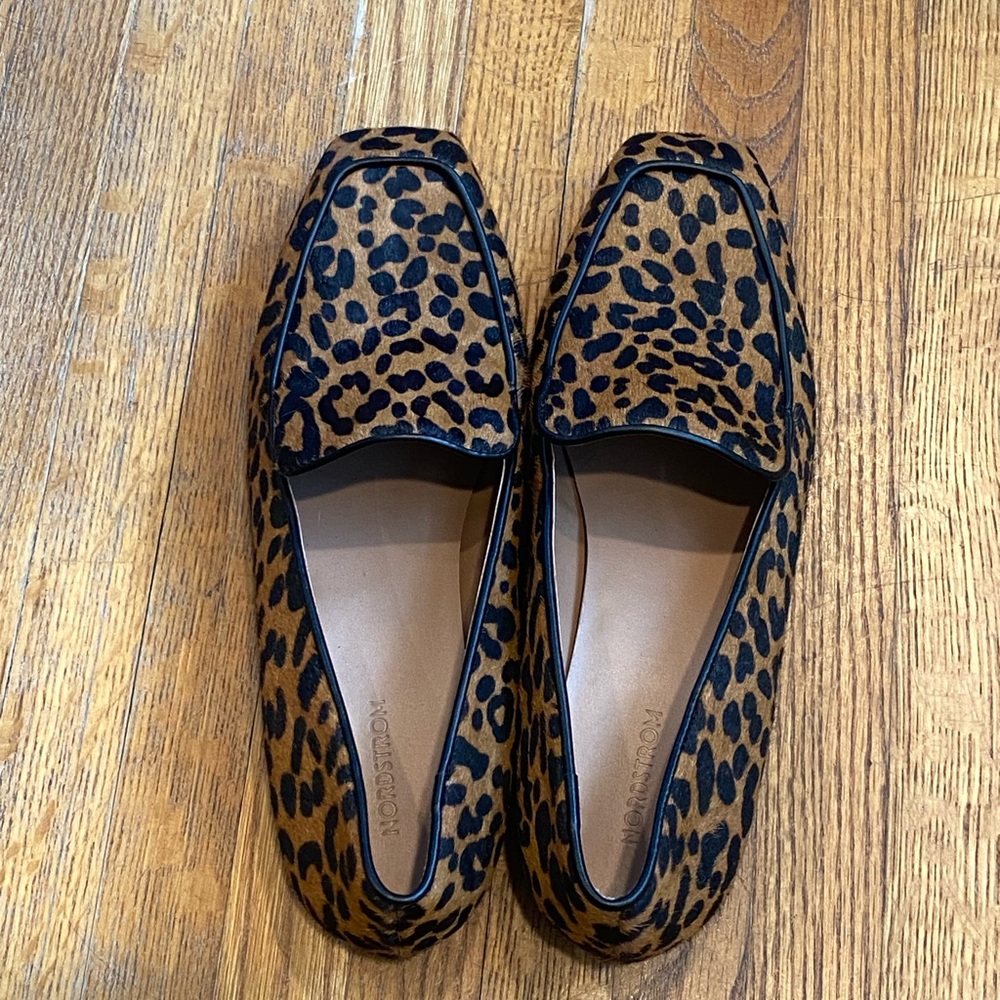 Nordstrom Signature Loafers Leopard Print Calf Hair/Leather Size 7M

Like new